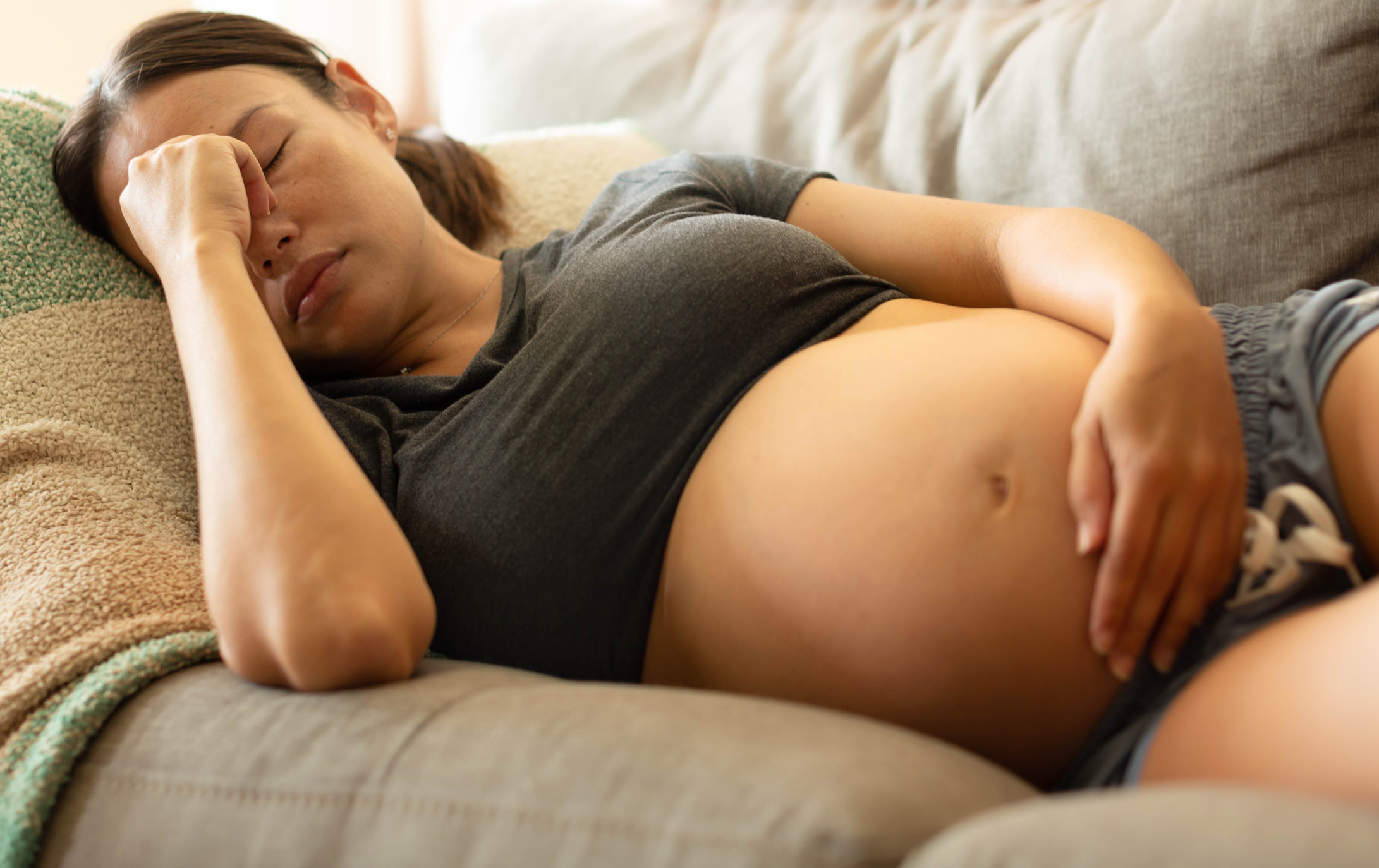 How to Cope with Pregnancy Fatigue? 5 Doctor-Backed Ways